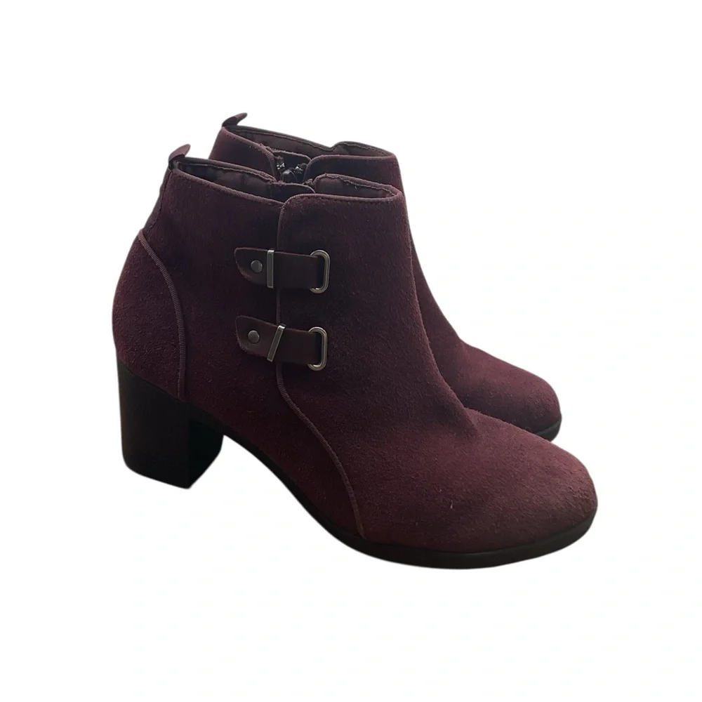 Clarks Rich Burgundy suede season color Ankle Booties size‎ 8